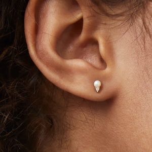 Mejuri Diamond Pearl Studs (1 pair)